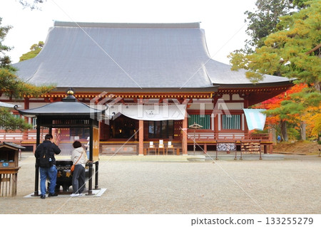 茂津寺的主殿被秋葉環繞。 茂津寺的主殿被秋葉環繞。 133255279