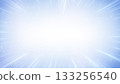清新潔淨的背景素材，有集中的白色光線和閃爍的顆粒。 133256540