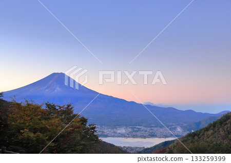 View of Mt. Fuji from Misaka Pass Tenka Chaya in autumn colors View of Mt. Fuji from Misaka Pass Tenka Chaya in autumn colors 133259399