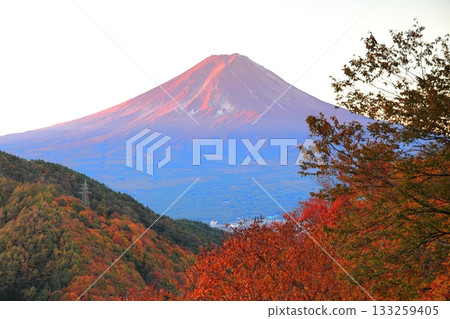View of Mt. Fuji from Misaka Pass Tenka Chaya in autumn colors 133259405