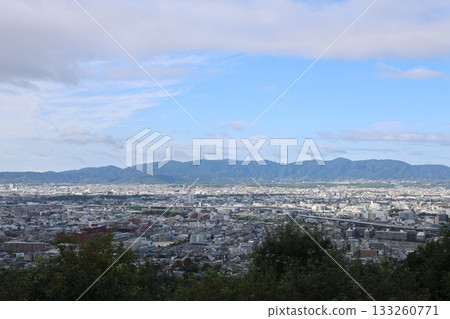 雲、藍天和風景 133260771
