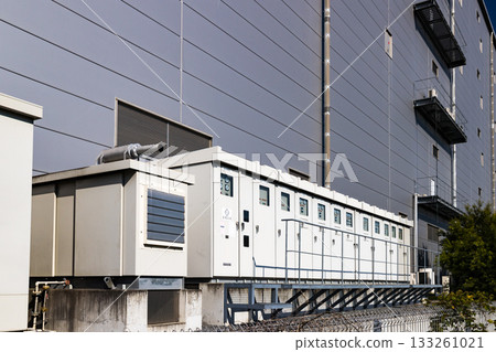 工廠設備：緊急大型發電機及配電櫃 133261021