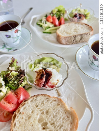 Healthy one-plate breakfast bread 133261320