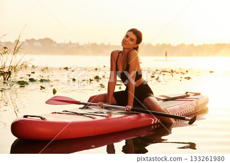 Young woman is with the sup board on the lake 133261980
