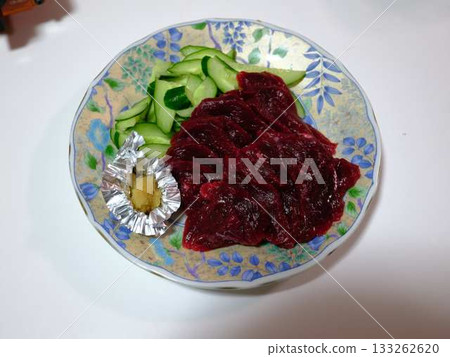 Whale sashimi 133262620