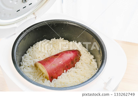 Cooked sweet potato rice 133262749