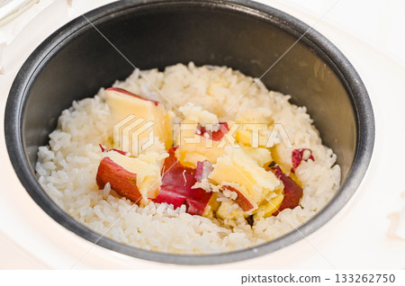 Cooked sweet potato rice 133262750