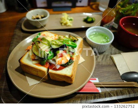 Pizza toast  133262752