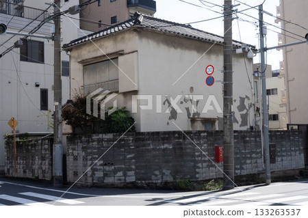 Old Japanese wooden two-story house/small house/detached house/ Old Japanese wooden two-story house/small house/detached house/ 133263537