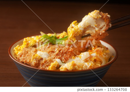 Pork cutlet on rice Pork cutlet on rice 133264708