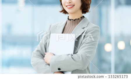 Woman with a laptop / business woman Woman with a laptop / business woman 133265173