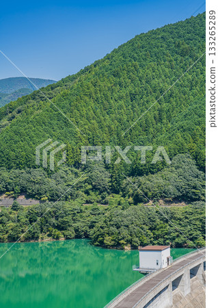 森町（靜岡縣）太田川水壩的水壩湖（川瀨美湖）風景 133265289