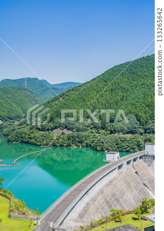 View of the reservoir lake (Kawasemi Lake) of the Otagawa Dam in Morimachi (Shizuoka Prefecture) View of the reservoir lake (Kawasemi Lake) of the Otagawa Dam in Morimachi (Shizuoka Prefecture) 133265642