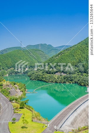 View of the reservoir lake (Kawasemi Lake) of the Otagawa Dam in Morimachi (Shizuoka Prefecture) View of the reservoir lake (Kawasemi Lake) of the Otagawa Dam in Morimachi (Shizuoka Prefecture) 133265644