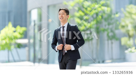 Motivated male businessman walking through an office district 133265936