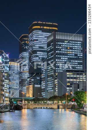 Night view of Yodoyabashi and Nakanoshima in Osaka Night view of Yodoyabashi and Nakanoshima in Osaka 133266434