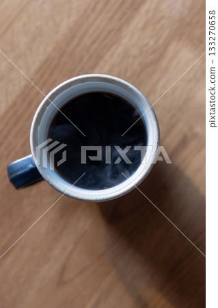 熱騰騰的咖啡 | 鳥瞰圖 | 豎屏 133270658