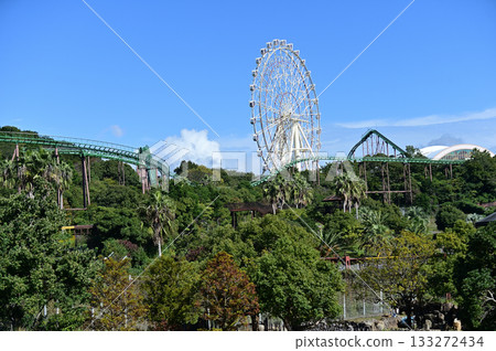 Ferris wheel that shines in the blue sky Ferris wheel that shines in the blue sky 133272434