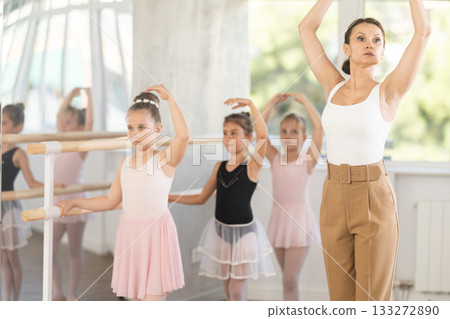 Female dance teacher shows dents ballet pirouette 133272890