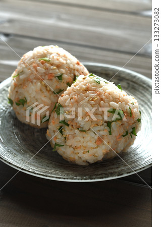 鮭魚片飯糰 鮭魚片飯糰 133273082