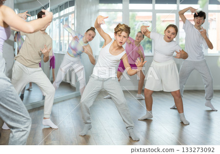 Group of children dancing hip hop 133273092