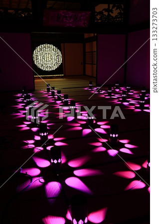 安神之火-位於岐阜縣關市龍泰寺的奇妙燈光藝術裝置,照亮了這座寺廟。 安神之火-位於岐阜縣關市龍泰寺的奇妙燈光藝術裝置,照亮了這座寺廟。 133273703