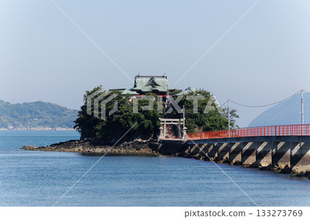 The main hall of Tsushima Shrine, which can only be visited once a year (Mitoyo City, Kagawa Prefecture) The main hall of Tsushima Shrine, which can only be visited once a year (Mitoyo City, Kagawa Prefecture) 133273769