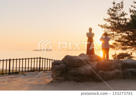 Sunset and coin sand painting (Kan'ei Tsūhō coin) Kannonji City, Kagawa Prefecture 133273781