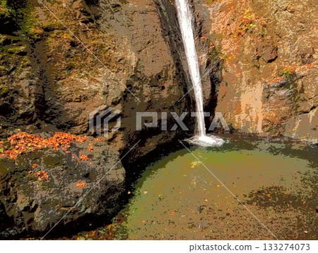 Late autumn waterfall basin (afr20251112065057) Late autumn waterfall basin (afr20251112065057) 133274073