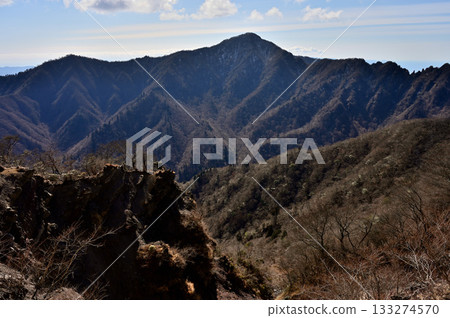 Mount Echizen in the Aitaka Mountains: Mount Maedake and Mount Ihai seen from Kitashirogaren 133274570