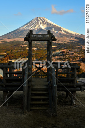 Morning view of Mount Fuji bathed in the morning sun from the Torigoki Observatory on Mount Echizen in the Aitaka Mountains Morning view of Mount Fuji bathed in the morning sun from the Torigoki Observatory on Mount Echizen in the Aitaka Mountains 133274976