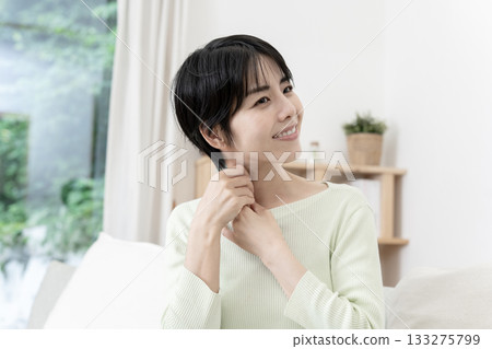 Woman massaging her neck - Sternocleidomastoid method - Face-slimming massage Woman massaging her neck - Sternocleidomastoid method - Face-slimming massage 133275799