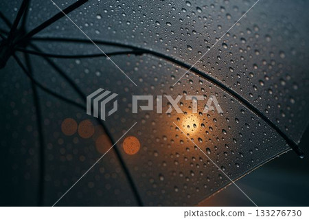 水滴在傘上 水滴在傘上 133276730