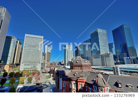 天空下的東京車站和丸之內商業區 天空下的東京車站和丸之內商業區 133276969