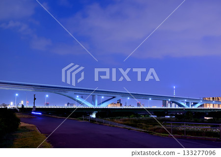 Night view of the Toneri Liner and Ogi Ohashi Bridge from the Arakawa River bank Night view of the Toneri Liner and Ogi Ohashi Bridge from the Arakawa River bank 133277096