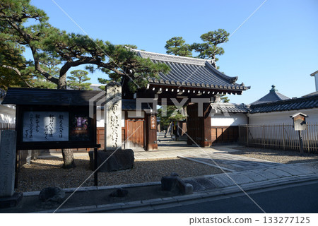 Jozenji Temple, Sanmon Gate, Kuramaguchi-dori Teramachi Higashiiru, Kita-ku, Kyoto City 133277125