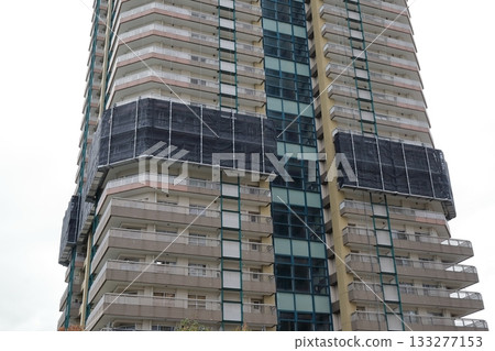 Tower apartment building undergoing repairs 133277153