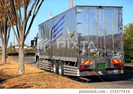 Logistics truck 133277418