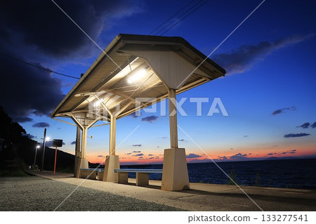 [JR Shikoku] Shimonada Station at dusk (Iyonada Line) 133277541