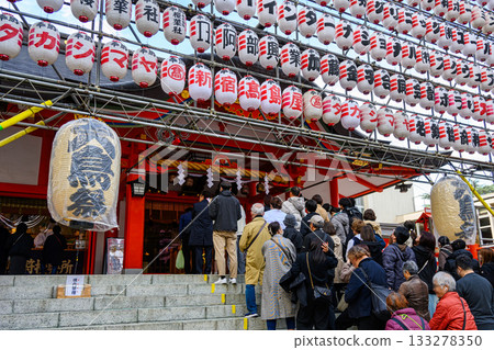 新宿花園神社大鳥祭、鳥之市、雞日吉祥耙子以及神社殿景 133278350