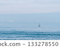 漂浮在地平線上的遊艇 133278550