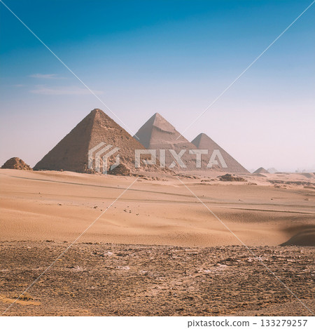 沙漠金字塔 沙漠金字塔 133279257