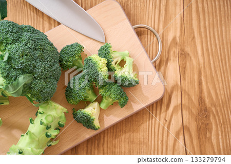 西蘭花準備（切菜烹飪過程） 133279794