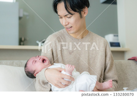Father troubled by crying baby 133280070