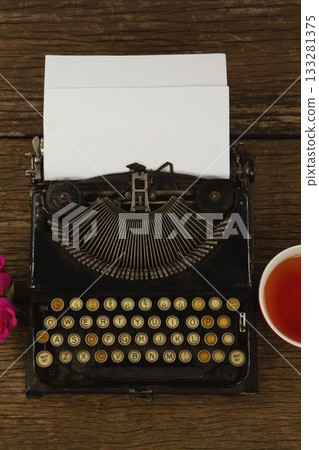 Typewriter on table, Close-up 133281375