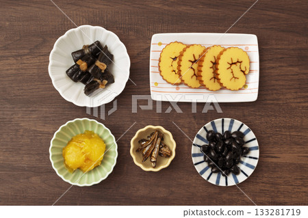 New Year's dishes on the dining table 133281719