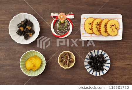 New Year's dishes on the dining table 133281720