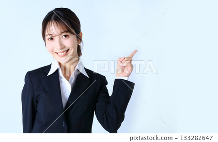 推出食指的女商人的形象 推出食指的女商人的形象 133282647