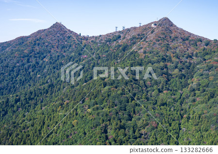 秋末時節，筑波山頂附近，樹葉開始變色。 133282666