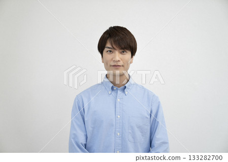 A man in his 30s smiling at the camera A man in his 30s smiling at the camera 133282700
